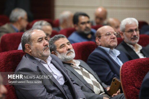 نشست دبیران استانی احزاب جبهه تحول خواهان انقلابی بعدازظهر امروز پنج شنبه ۲۵ آبان ماه ۱۴۰۲ با حضور و سخنرانی علیرضا زاکانی شهردار تهران و غلامعلی حدادعادل رئیس شورای ائتلاف نیروهای انقلاب اسلامی در سالن صدرا تهران برگزار شد