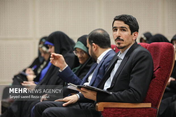 نشست دبیران استانی احزاب جبهه تحول خواهان انقلابی بعدازظهر امروز پنج شنبه ۲۵ آبان ماه ۱۴۰۲ با حضور و سخنرانی علیرضا زاکانی شهردار تهران و غلامعلی حدادعادل رئیس شورای ائتلاف نیروهای انقلاب اسلامی در سالن صدرا تهران برگزار شد