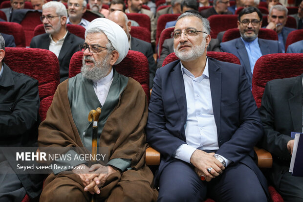 نشست دبیران استانی احزاب جبهه تحول خواهان انقلابی بعدازظهر امروز پنج شنبه ۲۵ آبان ماه ۱۴۰۲ با حضور و سخنرانی علیرضا زاکانی شهردار تهران و غلامعلی حدادعادل رئیس شورای ائتلاف نیروهای انقلاب اسلامی در سالن صدرا تهران برگزار شد