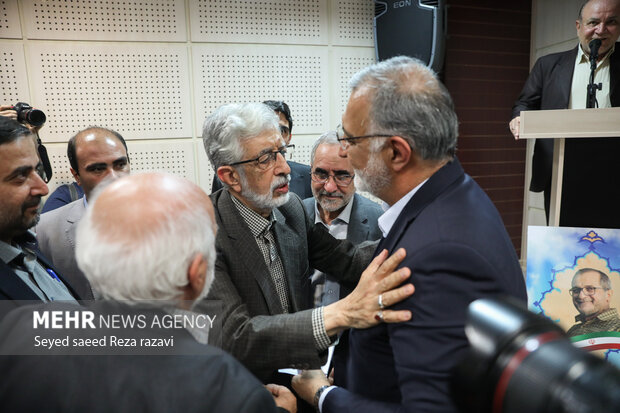 نشست دبیران استانی احزاب جبهه تحول خواهان انقلابی بعدازظهر امروز پنج شنبه ۲۵ آبان ماه ۱۴۰۲ با حضور و سخنرانی علیرضا زاکانی شهردار تهران و غلامعلی حدادعادل رئیس شورای ائتلاف نیروهای انقلاب اسلامی در سالن صدرا تهران برگزار شد