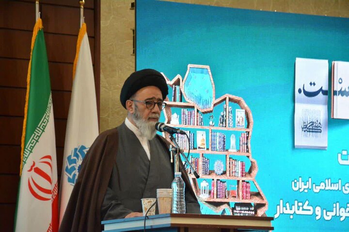 عزم و تلاش نهاد کتابخانه‌های عمومی سبب غنای فرهنگی جامعه می‌شود 