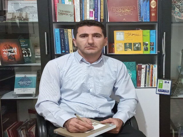 جوان کردستانی در ۱۰ سال ۱۲ عنوان کتاب تألیف و ترجمه کرده است