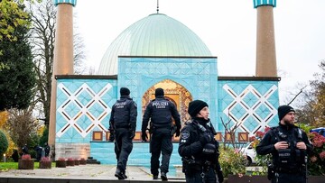 German police raid 54 Islamic centers