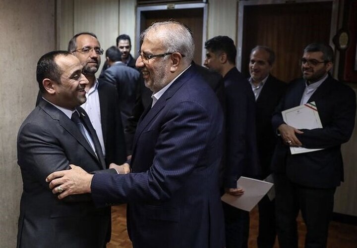 Tehran, Baghdad stress bolstering ties in energy sector