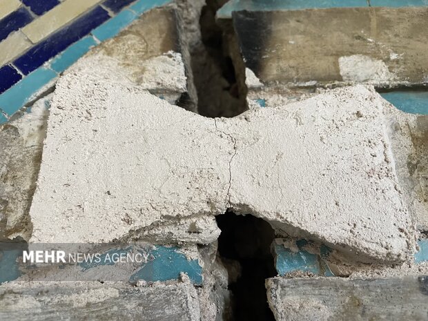 زخم کاری فرونشست بر میراث اصفهان/ گنبدهای فیروزهای ترک میخورند