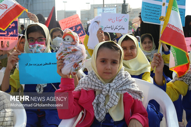 تجمع مردم و کودکان بوشهر در حمایت از کودکان فلسطینی