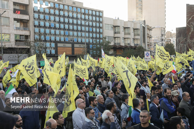 تجمع حاشد في طهران دعما لغزة وتنديداً بجرائم الاحتلال الصهيوني