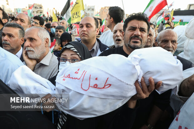 تجمع حاشد في طهران دعما لغزة وتنديداً بجرائم الاحتلال الصهيوني
