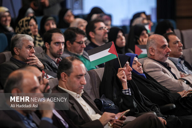 همایش ساعت ۱۲ به وقت قدس بعد از ظهر روز شنبه ۲۷ آبان ماه ۱۴۰۲ با حضور گردهمایی نویسندگان و ناشران برای حمایت از کودکان غزه در تالار سوره حوزه هنری سازمان تبلیغات اسلامی برگزار شد