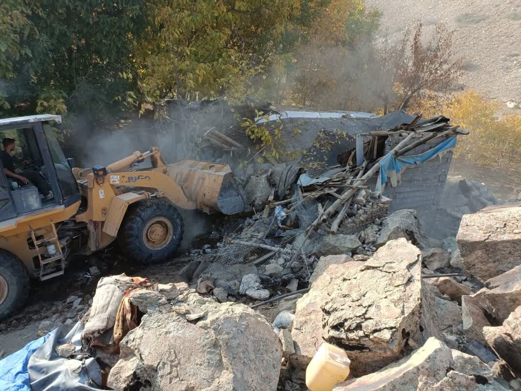 ۲۰ فقره ساخت و ساز غیرمجاز در منطقه «چنار شرق» دماوند تخریب شد