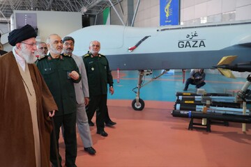 Leader visits IRGC's Aerospace achievements