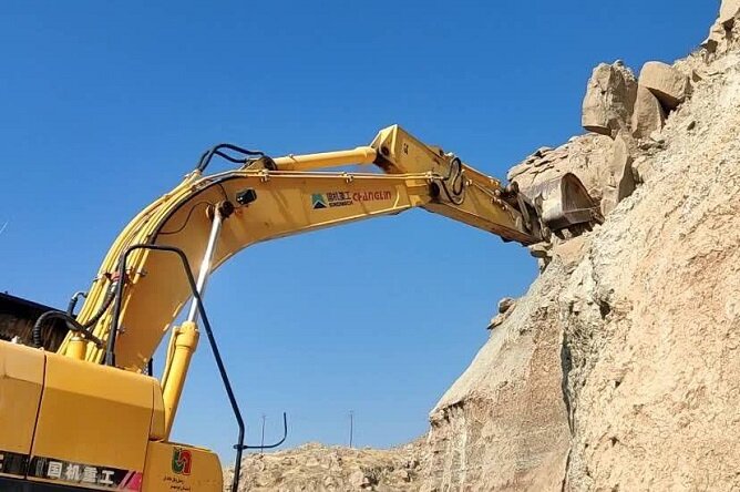 سنگهای معلق در گردنه «کنارتخته» لقگیری شد سنگهای معلق در گردنه «کنارتخته» لقگیری شد