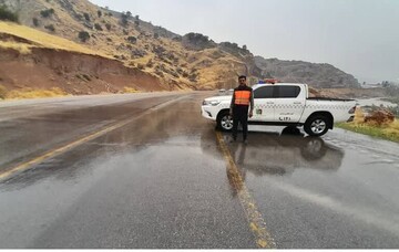 آخرین خبرها از بارندگی‌های پلدختر/ تلاش راهداران برای باز نگه‌داشتن جاده‌ها