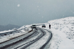 ایرانی صوبہ ہمدان میں موسم سرما کی پہلی برف باری
