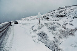 VIDEO: Autumn snow whitens Marivan-Paveh road in western Iran