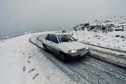 برف و کولاک مقطعی برخی از جاده‌های زنجان را فرا گرفته است