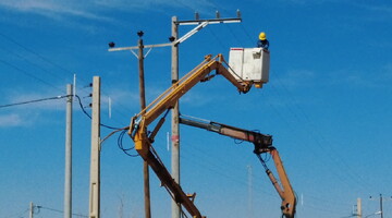 شبکه توزیع برق ۳۷ روستای شهرستان شازند بهینه سازی شد