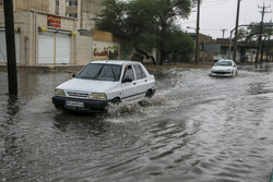 ورود سیلاب به بخشی از شهر زرند/قطع برق و آبگرفتگی معابر