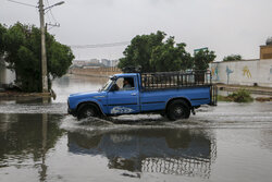 بارش باران شدید و آب گرفتگی معابر در نورآباد