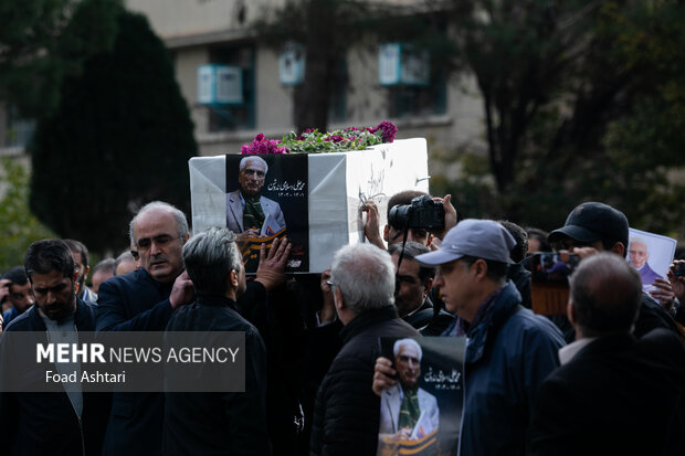 Funeral held for renowned Iranian writer Eslami Nodooshan