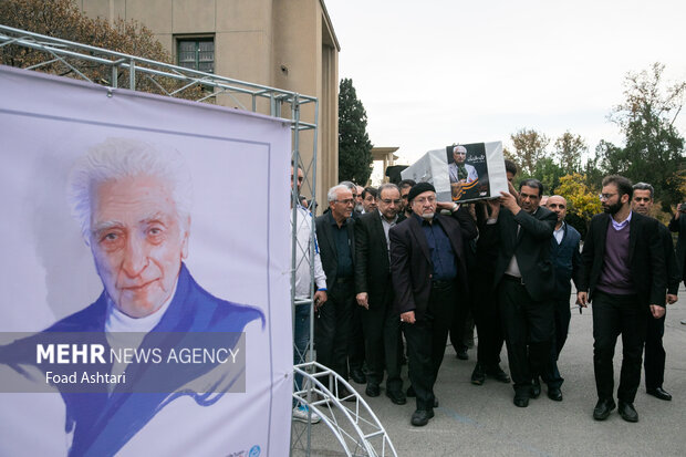 Funeral held for renowned Iranian writer Eslami Nodooshan