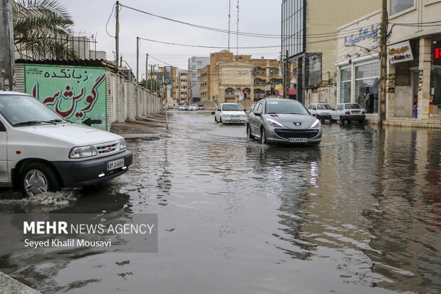 رفع آب گرفتگی در معابر دشت آزادگان در حال انجام است