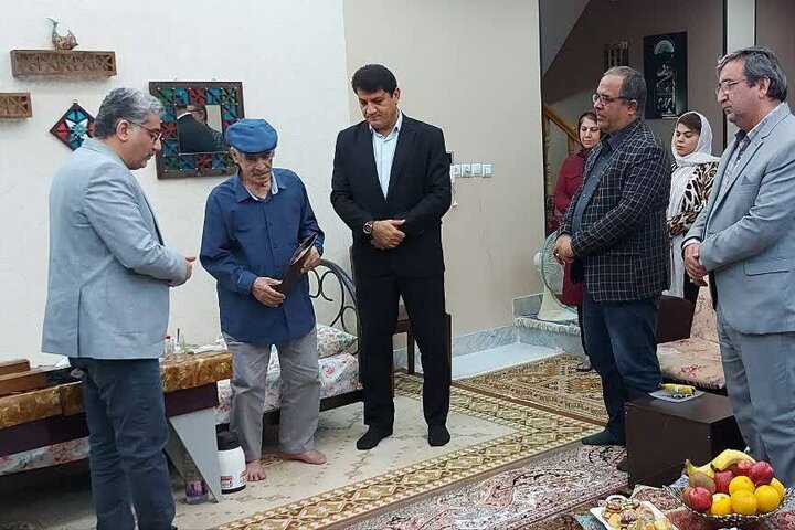 نویسنده و کارگردان بوشهری تجلیل شد نویسنده و کارگردان بوشهری تجلیل شد