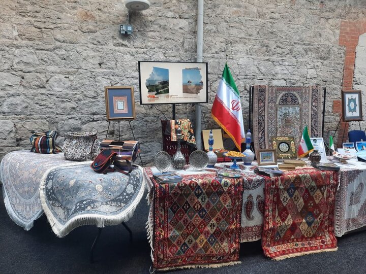 اقبال مكثف علی جناح إيران في سوق دبلن الخيري الدولي في أيرلندا
