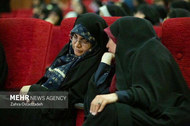 سوده نجفی عضو شورای اسلامی شهر تهران در گرامیداشت تولد حضرت زینب (س) و روز پرستار و بزرگداشت زنان غزه حضور دارد