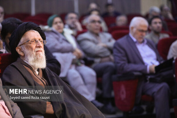 آئین نکوداشت اندیشمند فرزانه و نهج‌البلاغه پژوه برجسته استاد سید محمد مهدی جعفری بعدازظهر امروز دوشنبه ۲۹ آبان ۱۴۰۲ با حضور جمعی از استادان در سالن فردوسی خانه اندیشمندان علوم انسانی برگزار شد