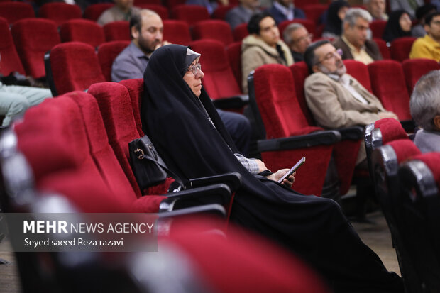 آئین نکوداشت اندیشمند فرزانه و نهج‌البلاغه پژوه برجسته استاد سید محمد مهدی جعفری بعدازظهر امروز دوشنبه ۲۹ آبان ۱۴۰۲ با حضور جمعی از استادان در سالن فردوسی خانه اندیشمندان علوم انسانی برگزار شد