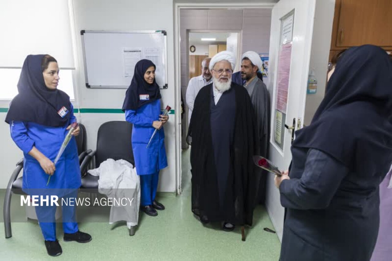 امام جمعه یزد از پرستاران بیمارستان مجیبیان تجلیل کرد