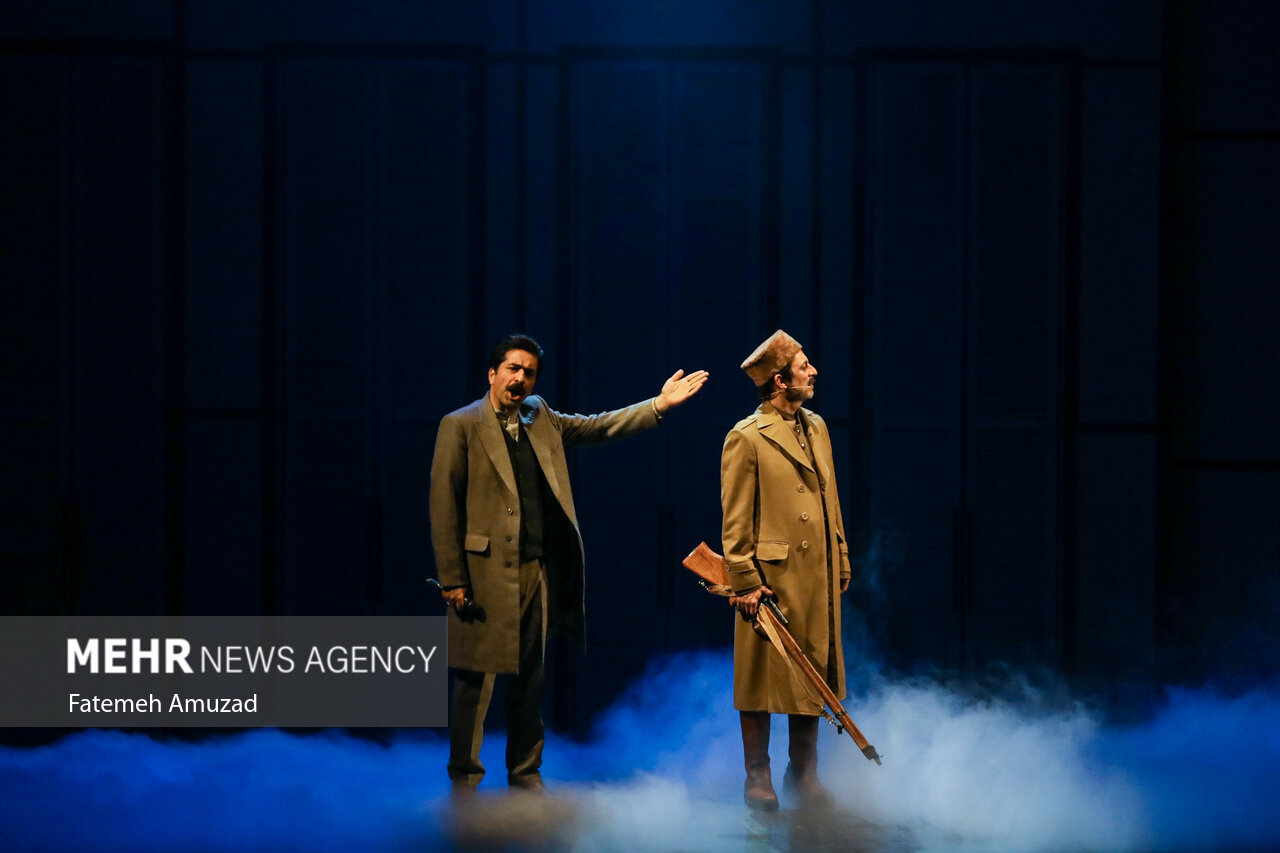 جایزه «چهره سال هنر انقلاب اسلامی» وظیفه هنرمند را بیشتر میکند جایزه «چهره سال هنر انقلاب اسلامی» وظیفه هنرمند را بیشتر میکند