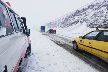 چند شهروند گرفتار در برف و کولاک سالندکوه امدادرسانی شدند