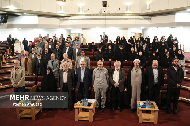 رونمایی مستند غیر رسمی