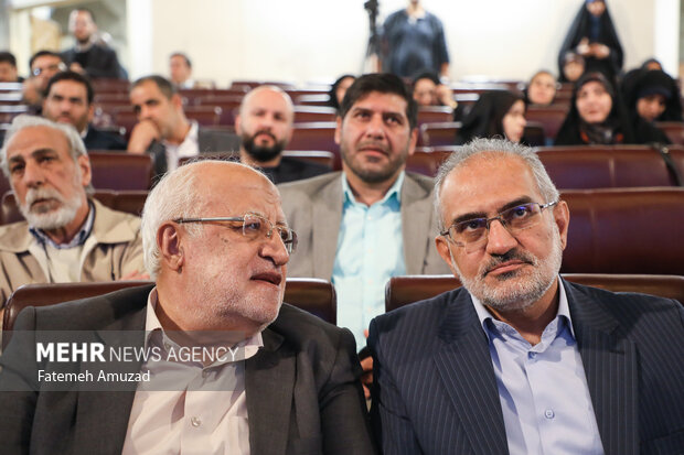 سید محمد حسینی معاون پارلمانی رییس جمهور در مراسم رونمایی مستند غیر رسمی حضور دارد