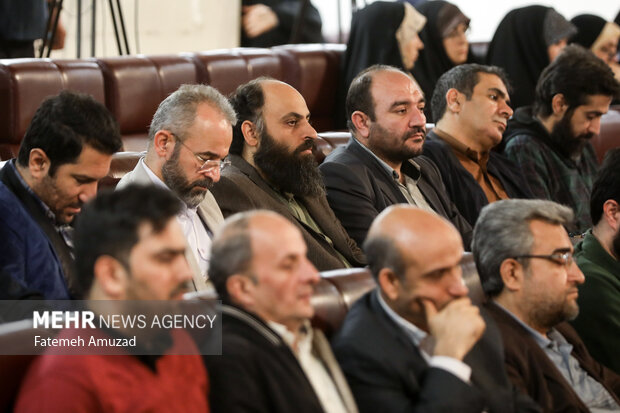 حسین طاهری معاونت خبر خبرگزاری مهر در مراسم رونمایی مستند غیر رسمی حضور دارد