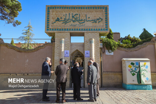 بدرقه و تشییع پیکر مرحوم دکتر محمد علی اسلامی ندوشن در یزد