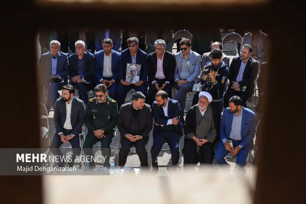 بدرقه و تشییع پیکر مرحوم دکتر محمد علی اسلامی ندوشن در یزد