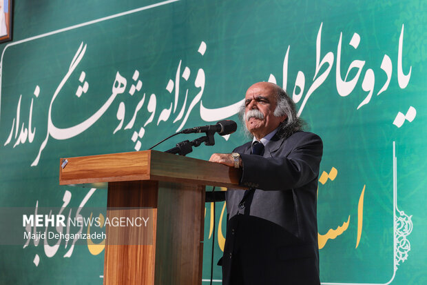 بدرقه و تشییع پیکر مرحوم دکتر محمد علی اسلامی ندوشن در یزد