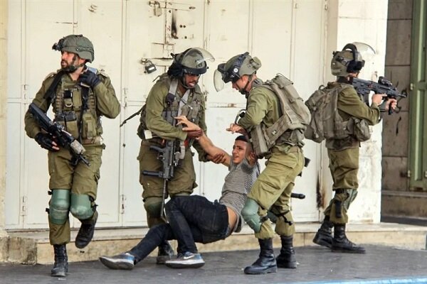 Zionists arrest dozens in WB, including Gaza workers