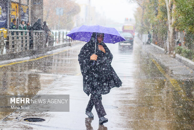 بارش اولین برف پاییزی در تبریز