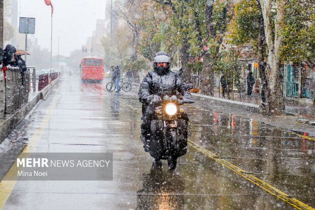 بارش اولین برف پاییزی در تبریز