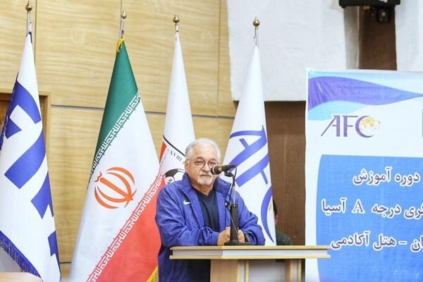 اگر میخواهیم زنگ تفریح باشیم به سرمربی تیم ملی ایران دست نزنیم