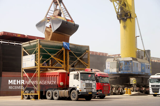 فعالیتهای گمرکی تداوم دارد؛ افزایش تعداد فوتیها به ۴۰ نفر تداوم فعالیتهای گمرکی در بندر شهید رجایی