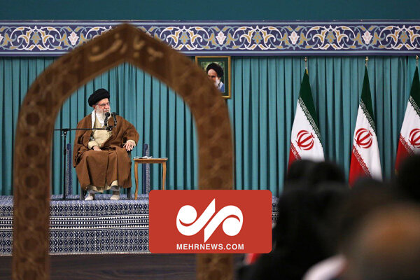 از بانویی که با کودک خود روی سکو رفت، تشکر میکنم از بانویی که با کودک خود روی سکو رفت، تشکر میکنم
