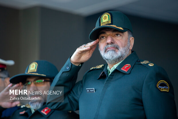 سردار احمدرضا رادان فرمانده انتظامی کل کشور در هشتمین رزمایش خودرویی ارتقا توان تحرک عملیاتی پلیس راهور حضور دارد