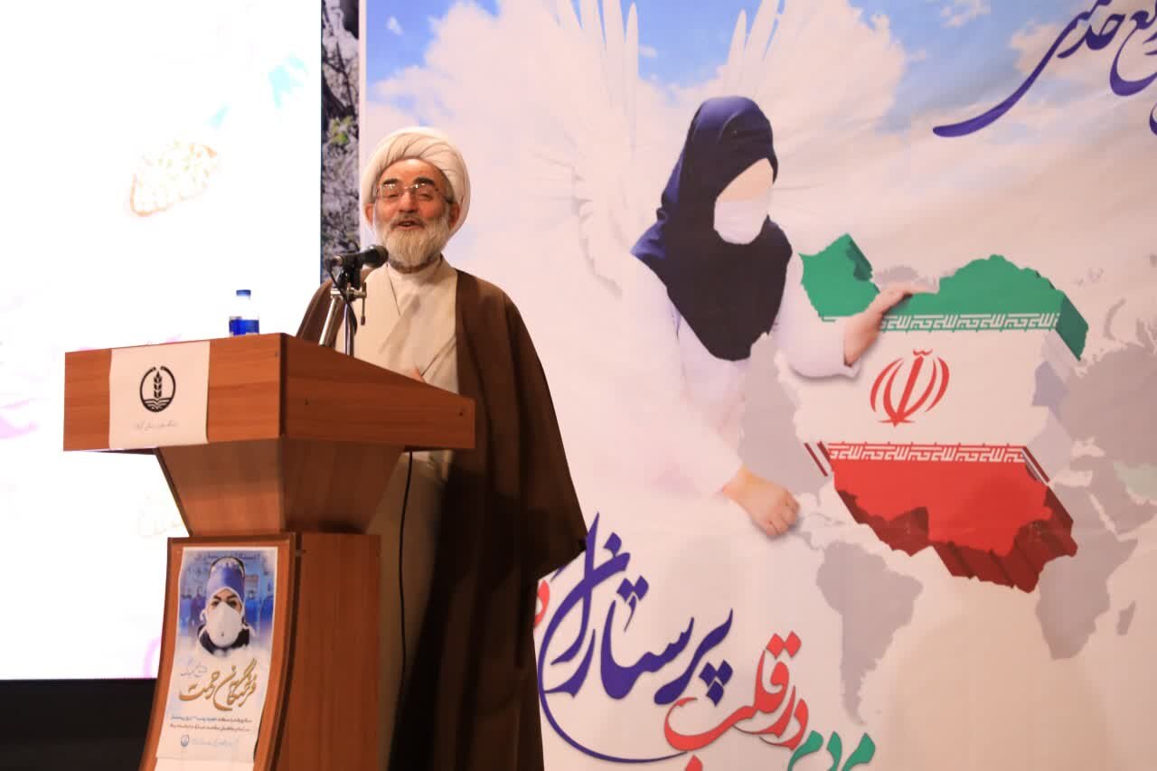 توجه به مسائل معنوی در زندگی بسیار موثر است توجه به مسائل معنوی در زندگی بسیار موثر است