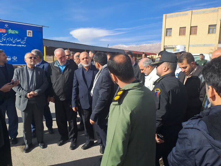 آئین اهدای لوازم خانگی به ۱۰ خانواده سیل زده فیروزکوه برگزار شد