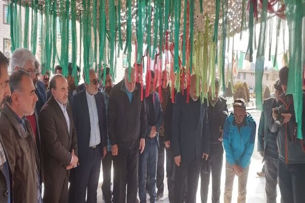مزار شهدای گمنام فیروزکوه با حضور وزیر کشور گلباران شد
